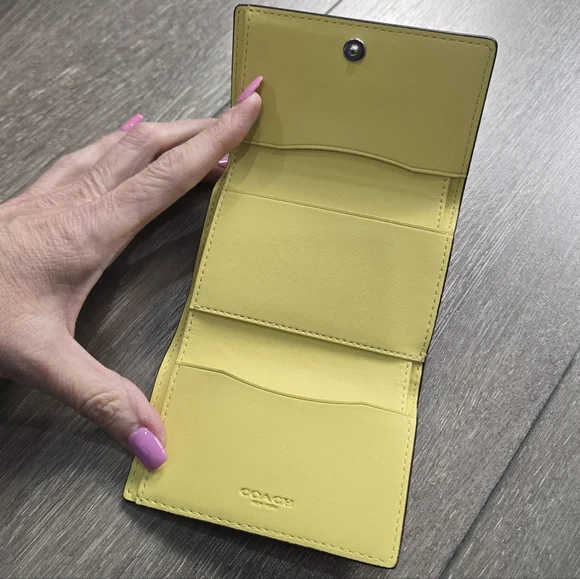 Coach Micro Pebbled Leather Snap Wallet ☆ - Picture 4 of 7